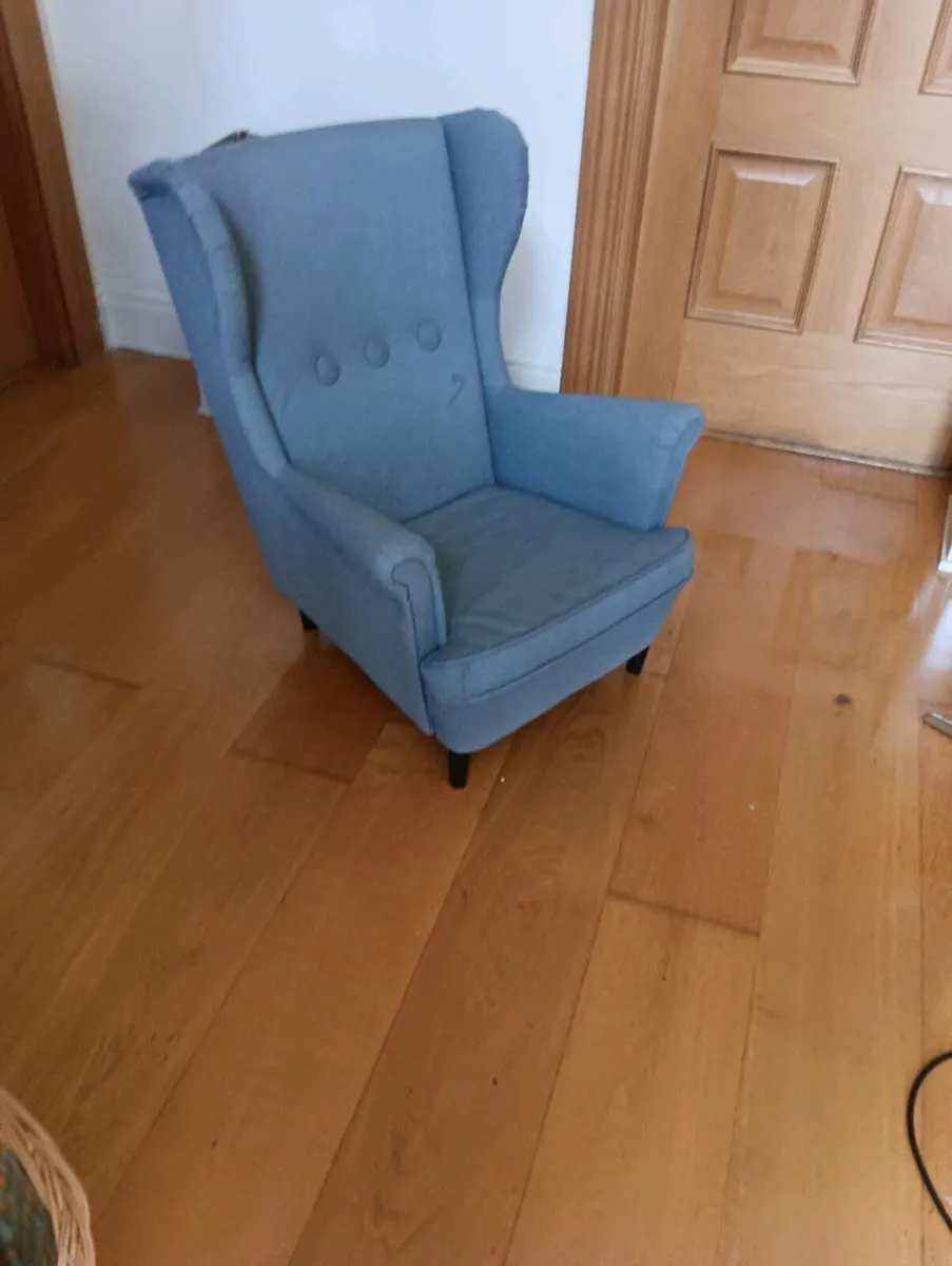Beautiful like new kids armchair - Image 4