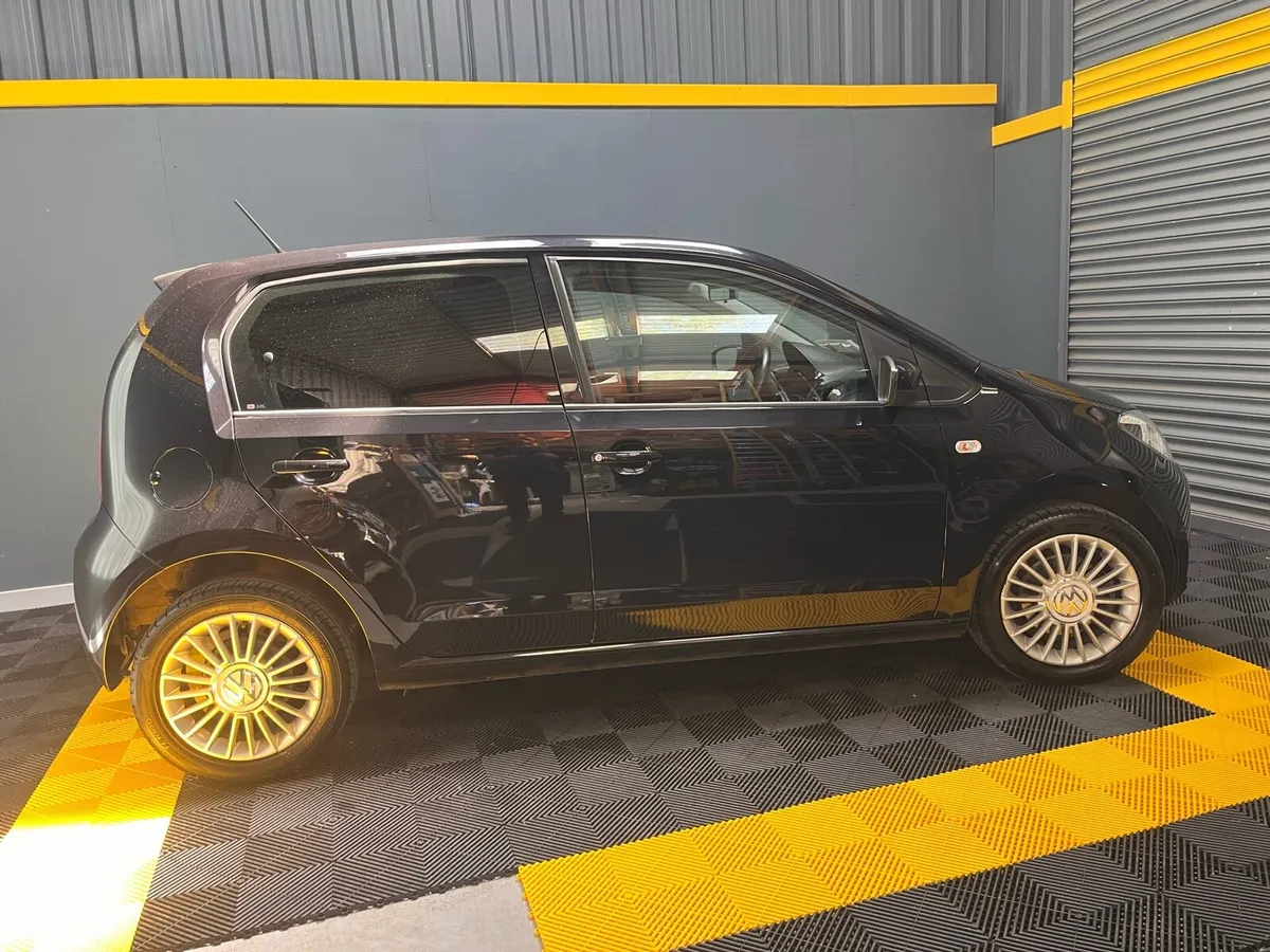 VOLKSWAGEN UP AUTOMATIC - Image 3