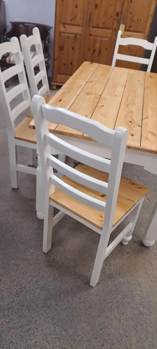 Rustic style pine table, 6 chairs, f and b white - Image 1