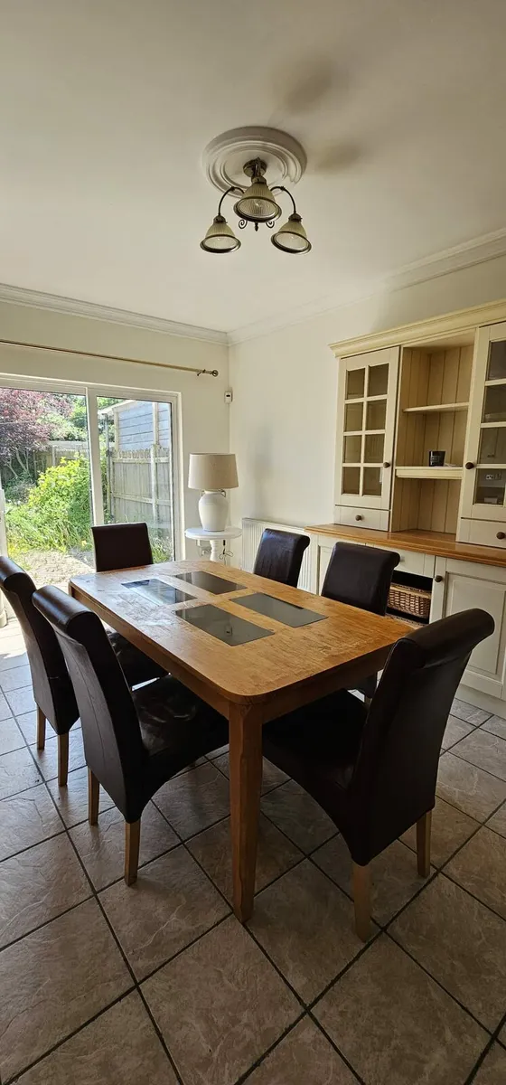 KITCHEN TABLE - Image 1