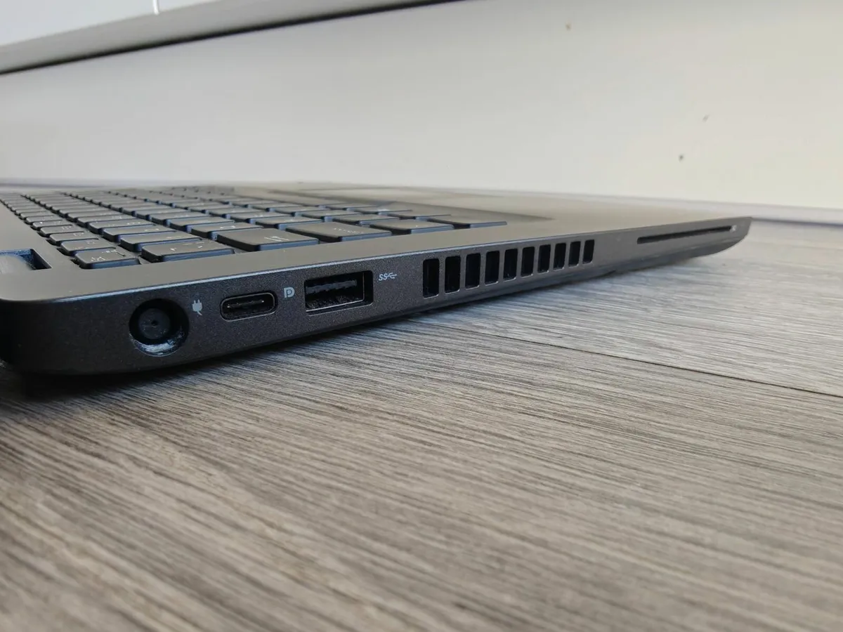 DELL Latitude 5400 | i5 | 16GB | 512GB | 14" | - Image 4