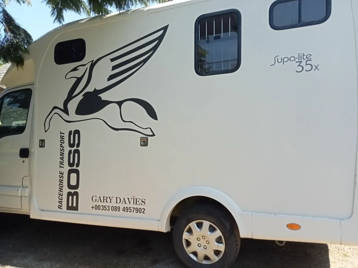 Horse transport to Britain