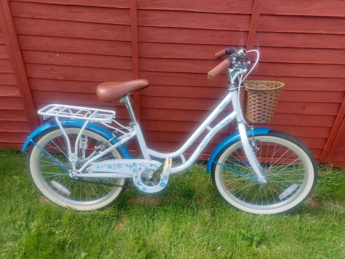 Girls Bike - Image 1