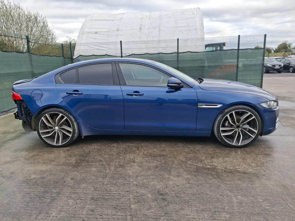 152 Jaguar XE  2.0 Prestige Automatic - Image 3