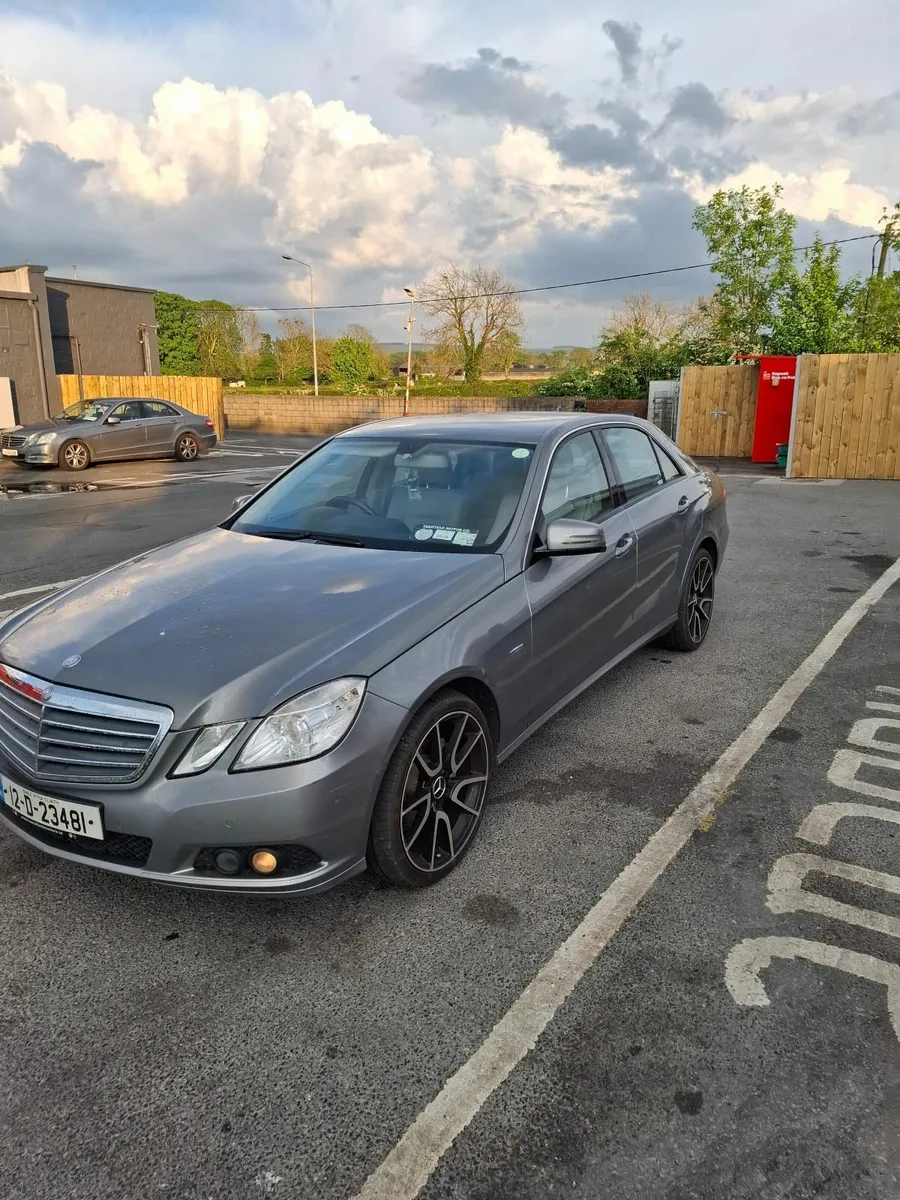 Mercedes-Benz E-Class 2012 - Image 2