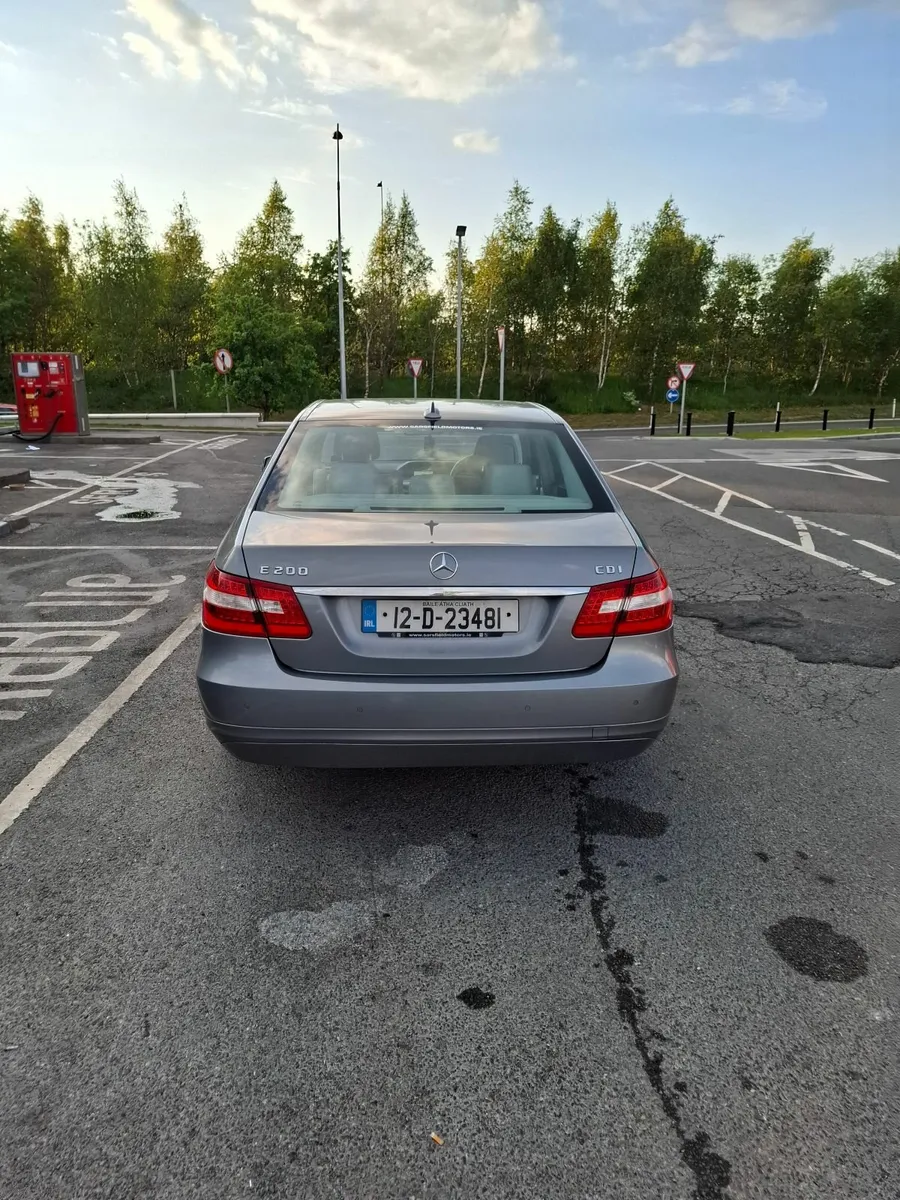 Mercedes-Benz E-Class 2012 - Image 3