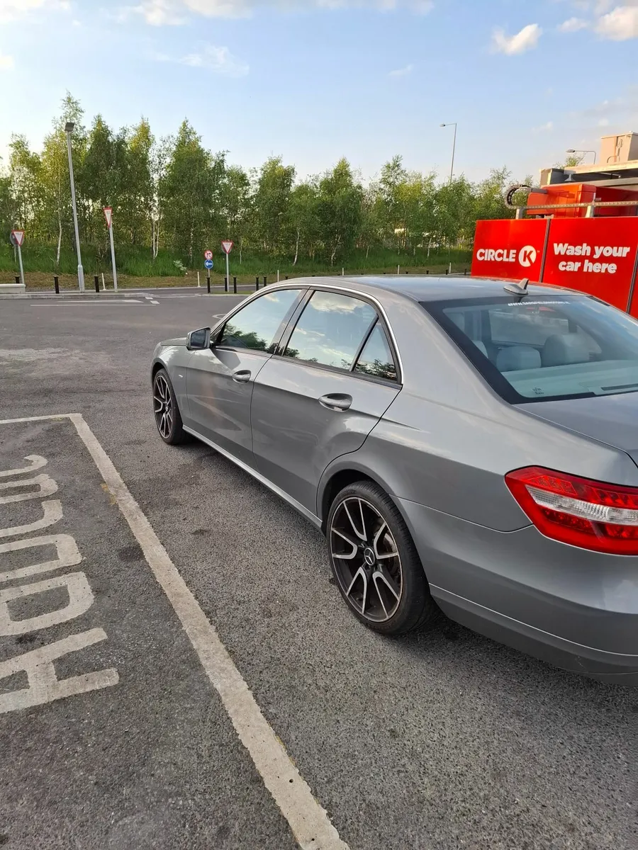 Mercedes-Benz E-Class 2012 - Image 4