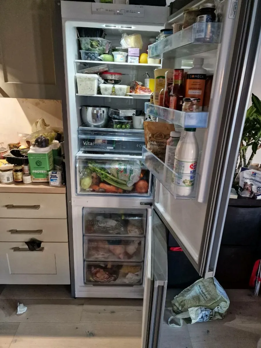 Bosch fridge freezer - Image 4