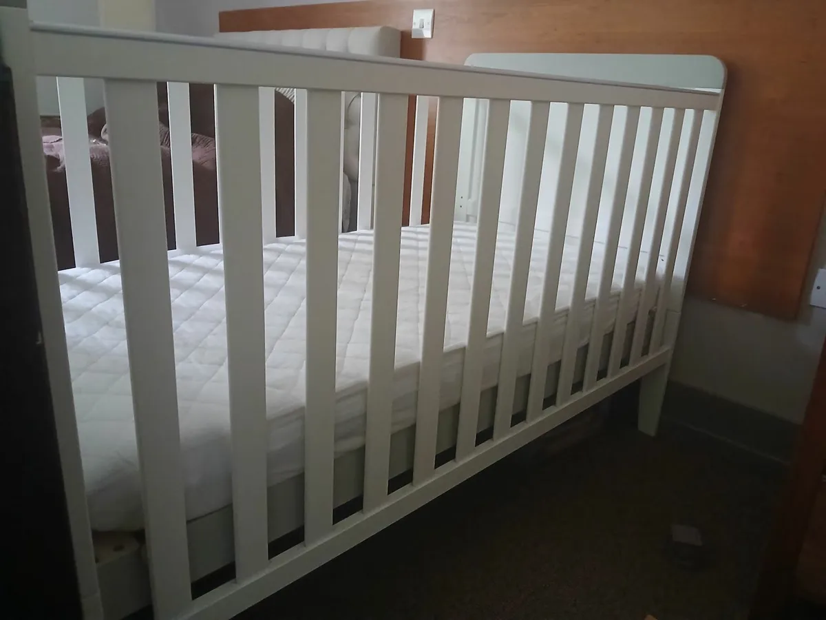 Adaptive baby to toddler bed - Image 1