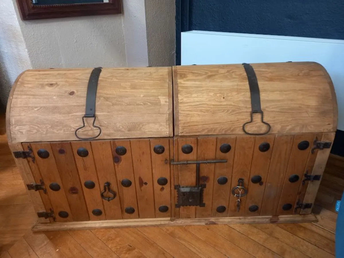 Rustic Mexican pine drinks trunk.Was €1199 Now€699 - Image 1