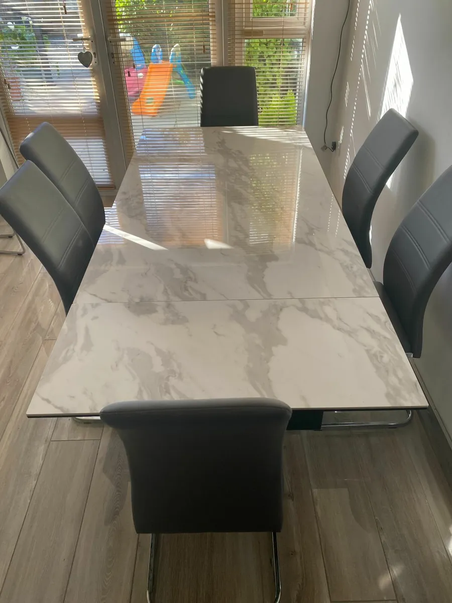 Dining room table and six dining room chairs - Image 1