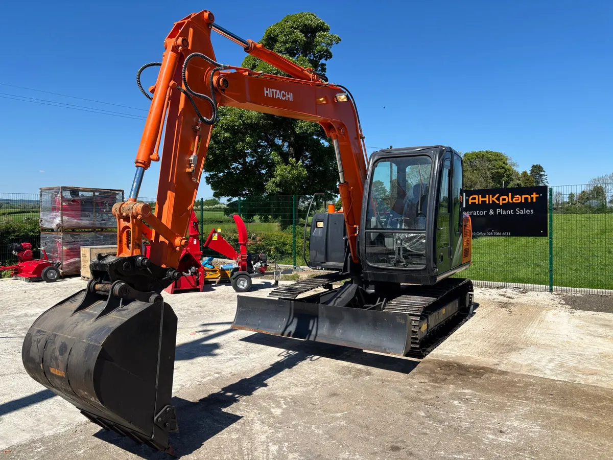 Hitachi 70 excavator - Image 3