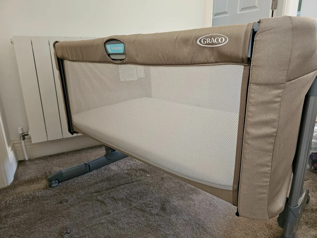 Graco Baby Sweet2Sleep Bedside Crib - Image 1
