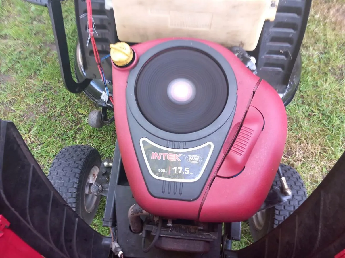 Ride on lawnmower - Image 3
