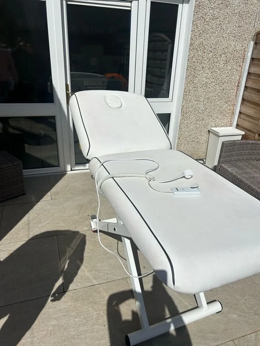 Treatment bed - Image 1