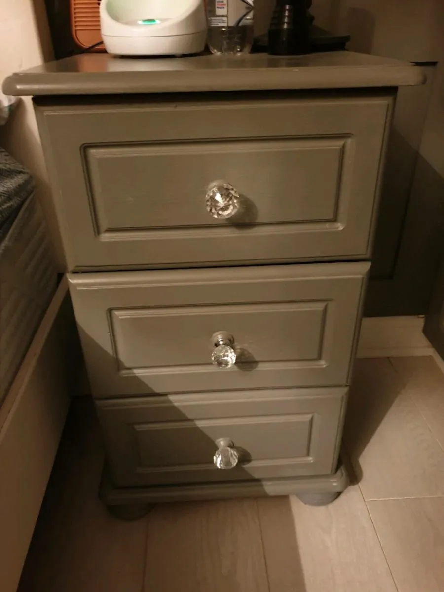 Bedroom furniture - Image 1
