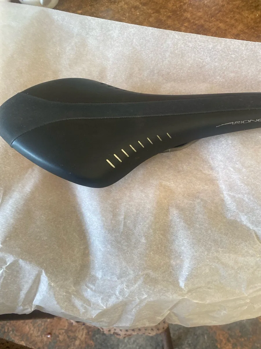 Fizik Arione saddle - Image 1