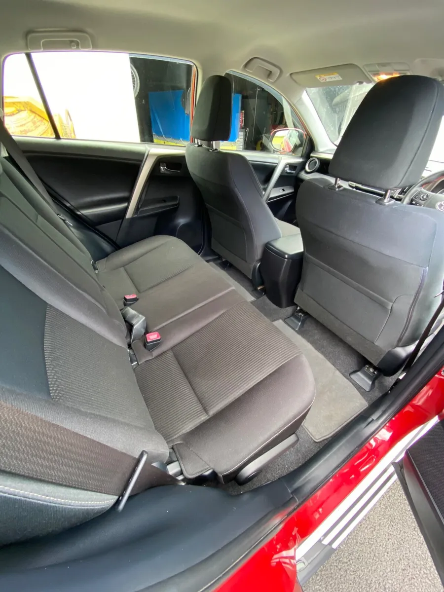 Toyota RAV4 2015 - Image 2