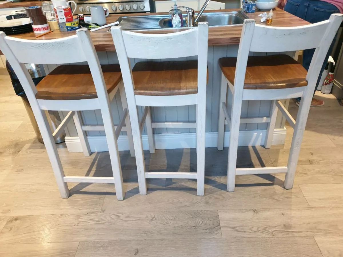 Kitchen island /bar stools - Image 2