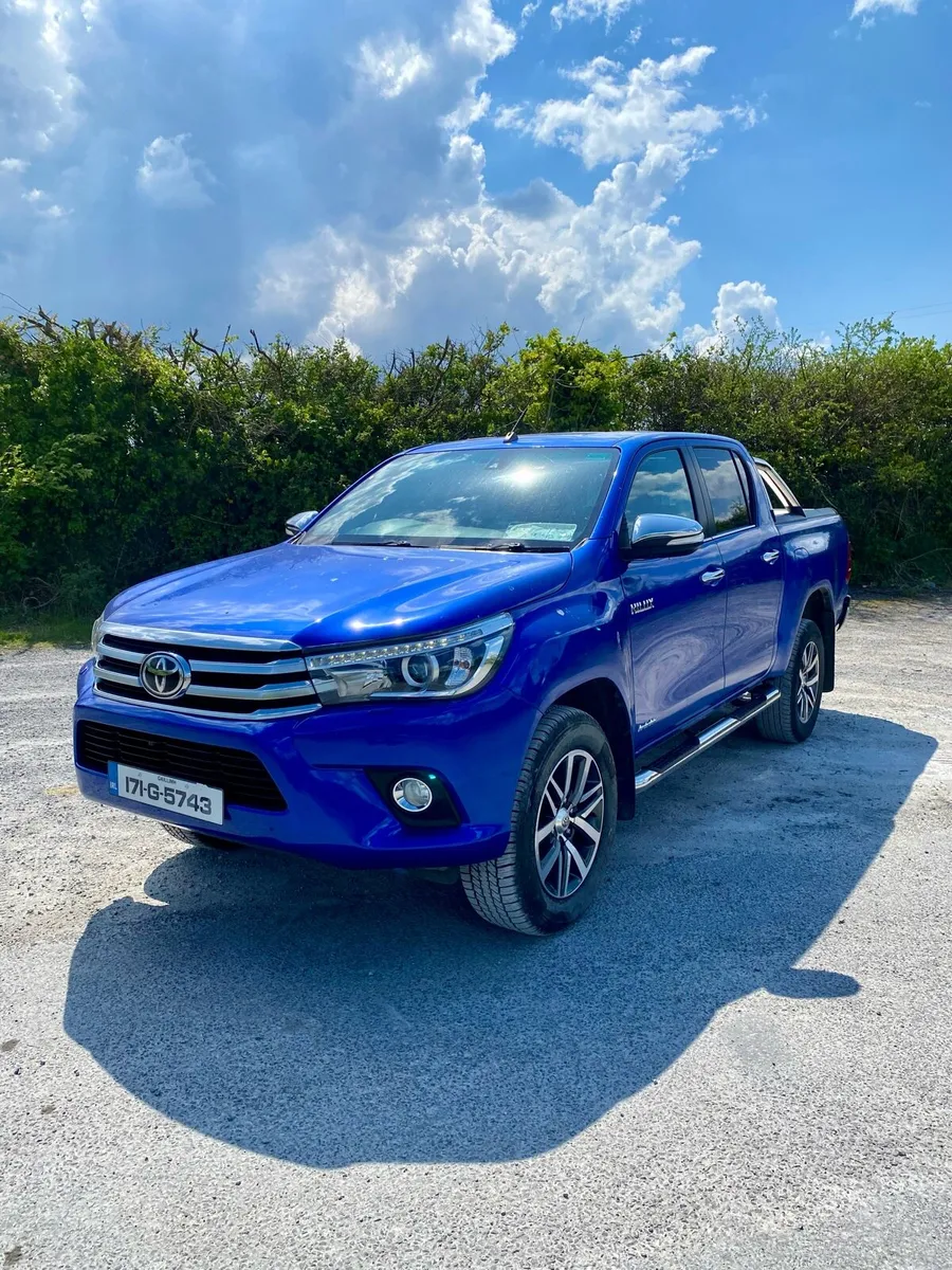 Toyota Hilux Invincible 2017 2.4 Manual - Image 2