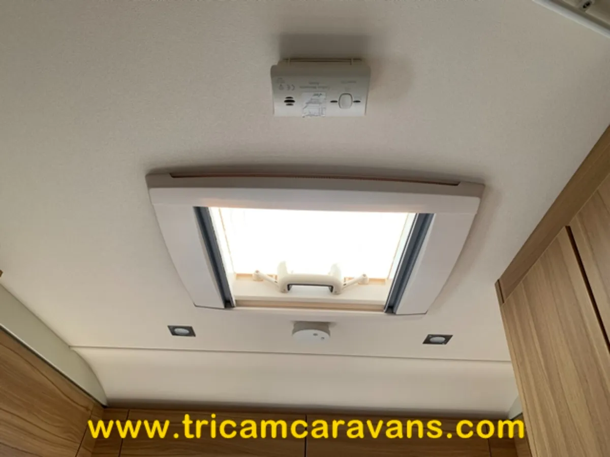 2014 Elddis Xplore SE 304/4, Light and Compact - Image 3