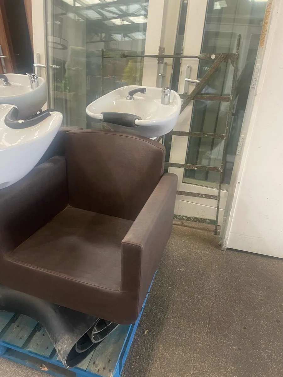 Hair dressing chairs - Image 1