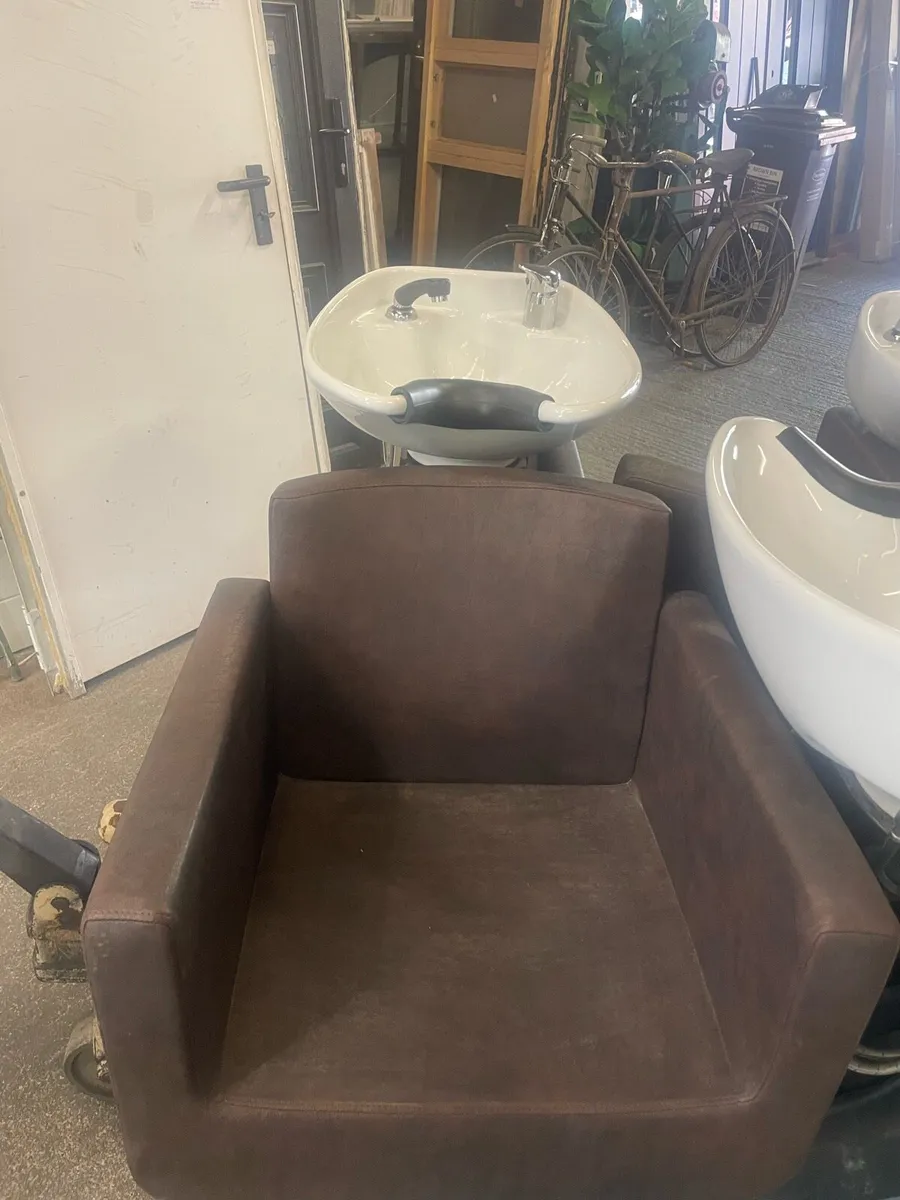 Hair dressing chairs - Image 2
