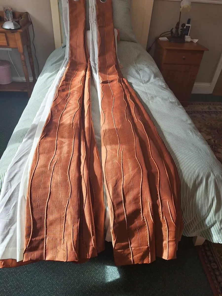 Curtains - Image 2