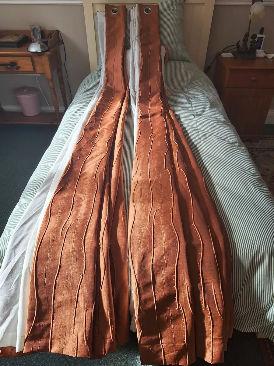 Curtains - Image 3