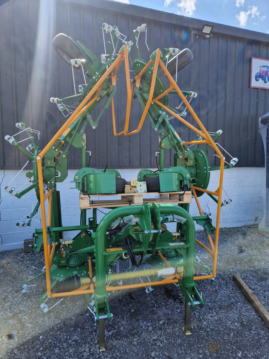 Malone 840 6 Rotor Tedder