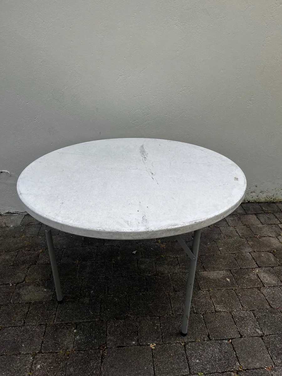 Foldable circular table - Image 1