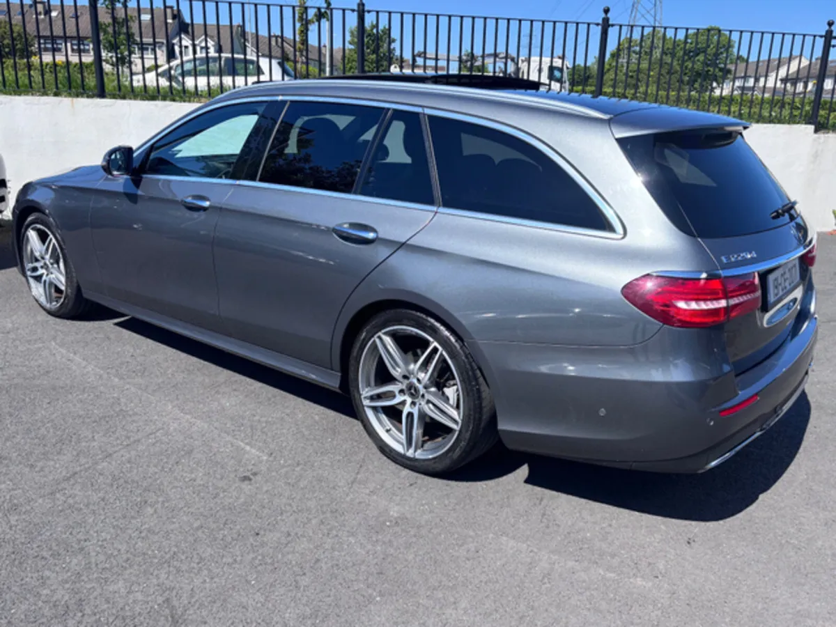 MERCEDES-BENZ E CLASS E220 D AMG LINE PREMIUM PLUS - Image 3