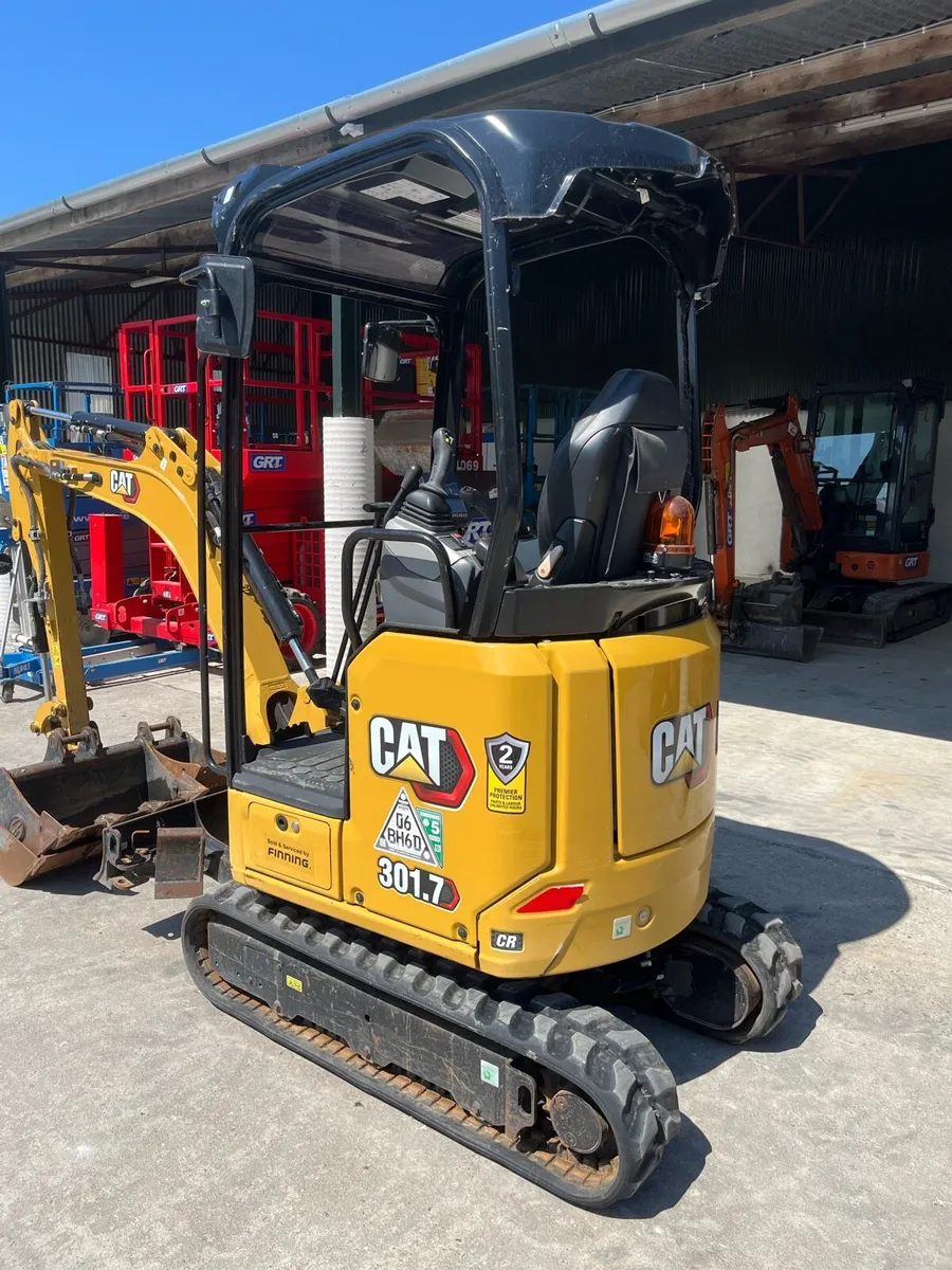 Caterpillar 301.7 mini digger - Image 2
