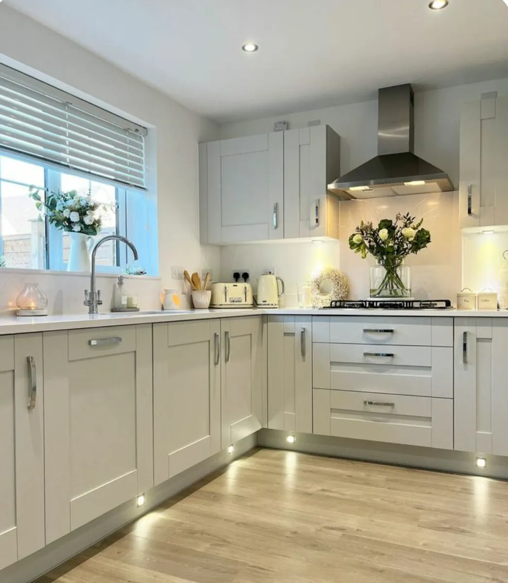 One box flatpacked shaker kitchens - Image 1