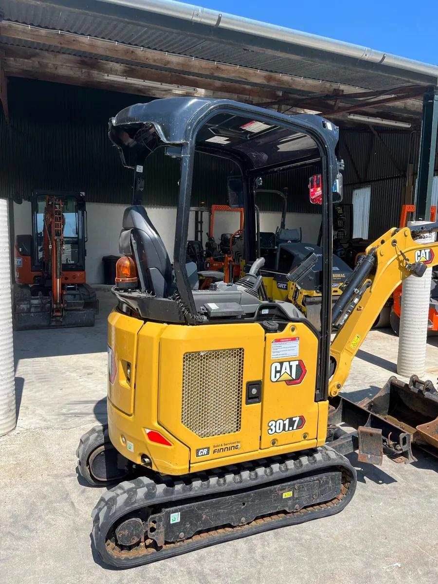 Caterpillar 301.7 mini digger - Image 3