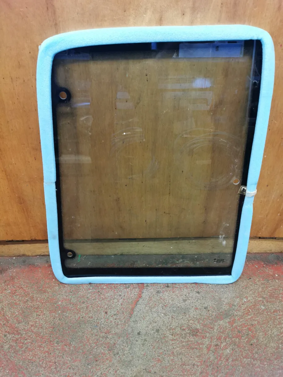 New Holland Side Glass - Image 2