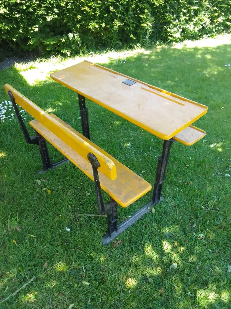 School desk - Image 1