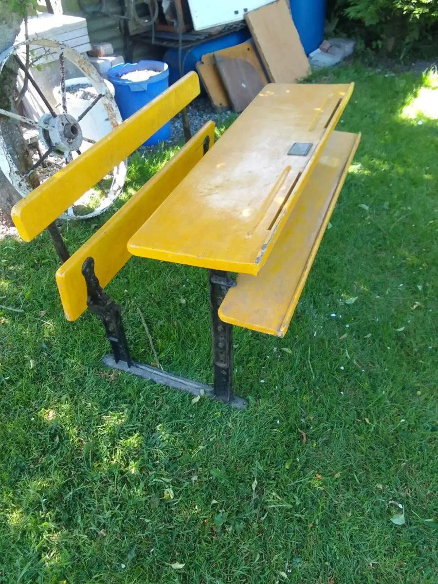 School desk - Image 3
