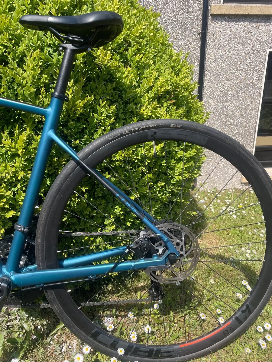 2022 Cube Attain Road Race Bike 54” - Image 3
