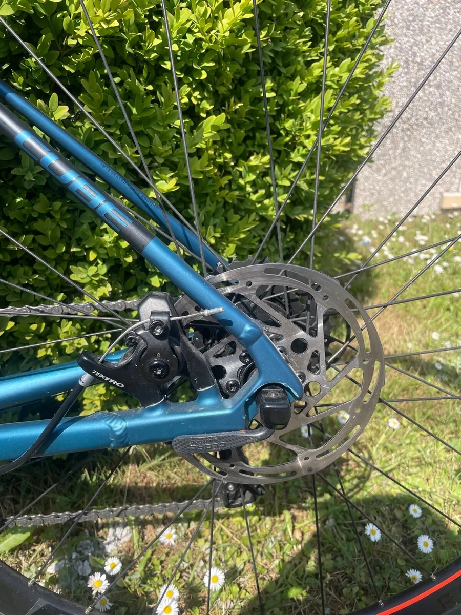 2022 Cube Attain Road Race Bike 54” - Image 4