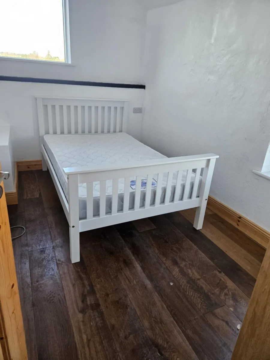 WHITE FRAME BED'S CALL DARREN 087 2927892 - Image 1