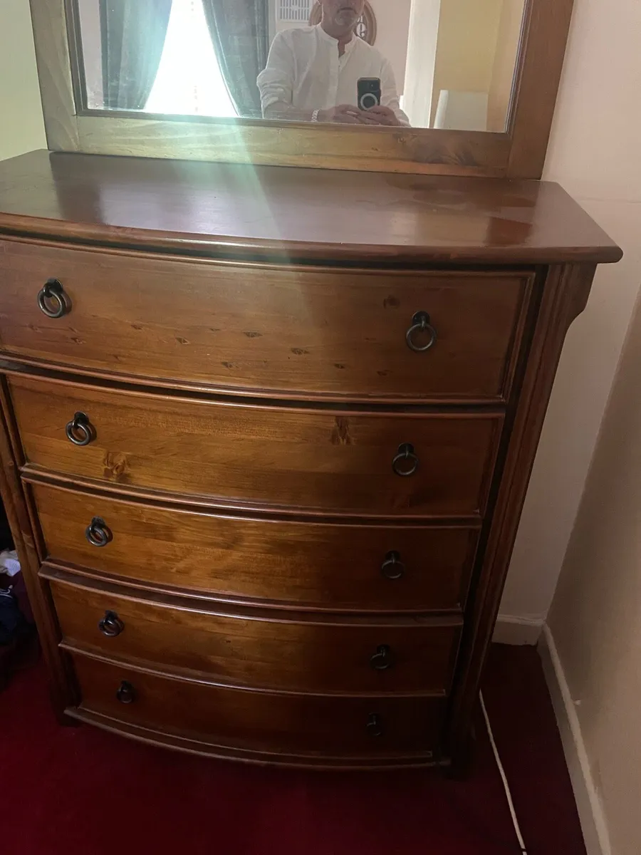 6 piece Bedroom furniture set €675 - Image 1