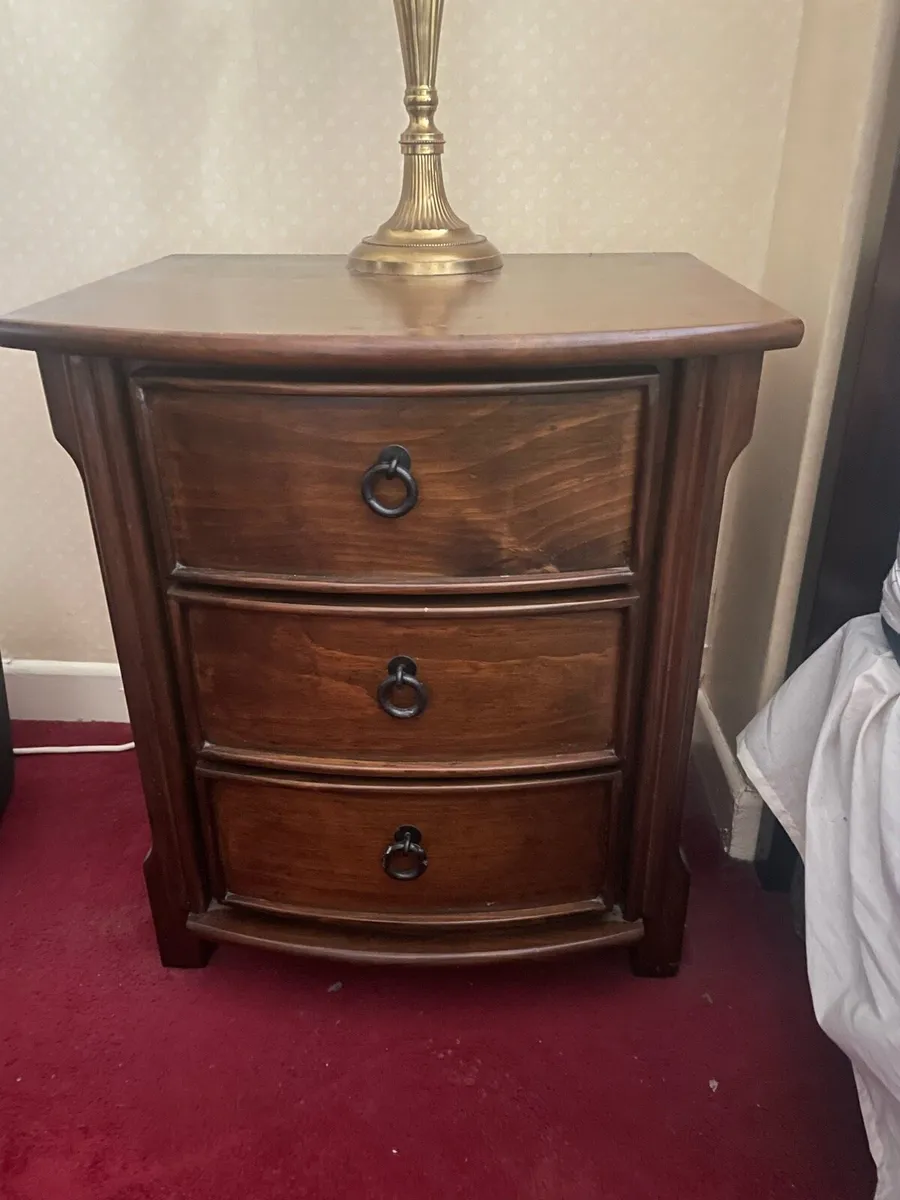 6 piece Bedroom furniture set €675 - Image 3