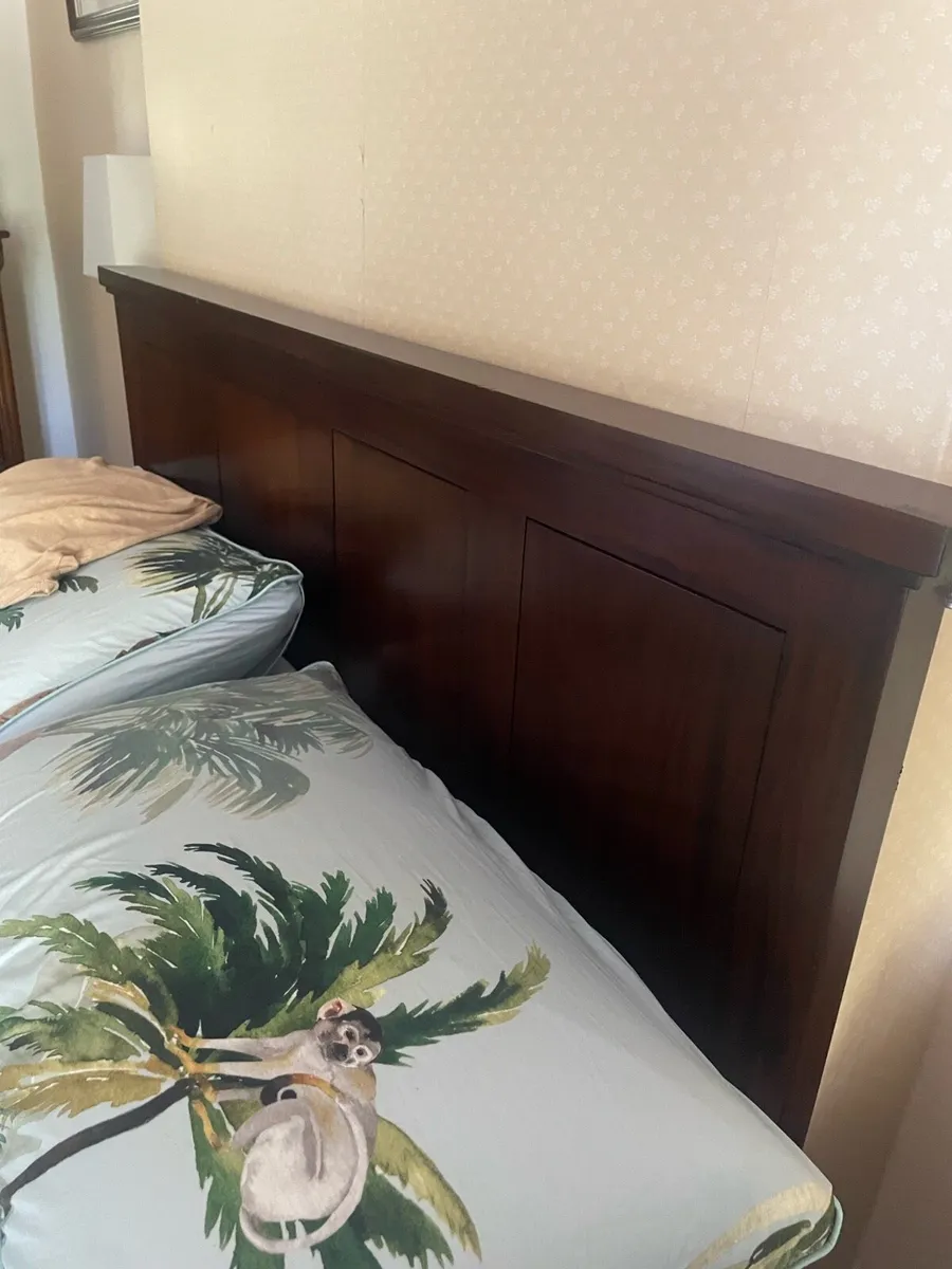 6 piece Bedroom furniture set €675 - Image 4