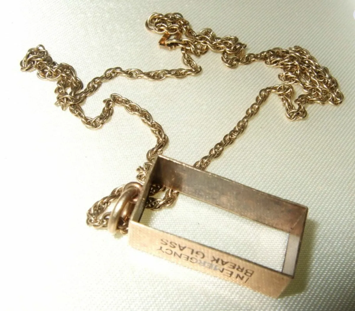 Vintage Hallmarked 9ct Gold Pendant & Chain - Image 3