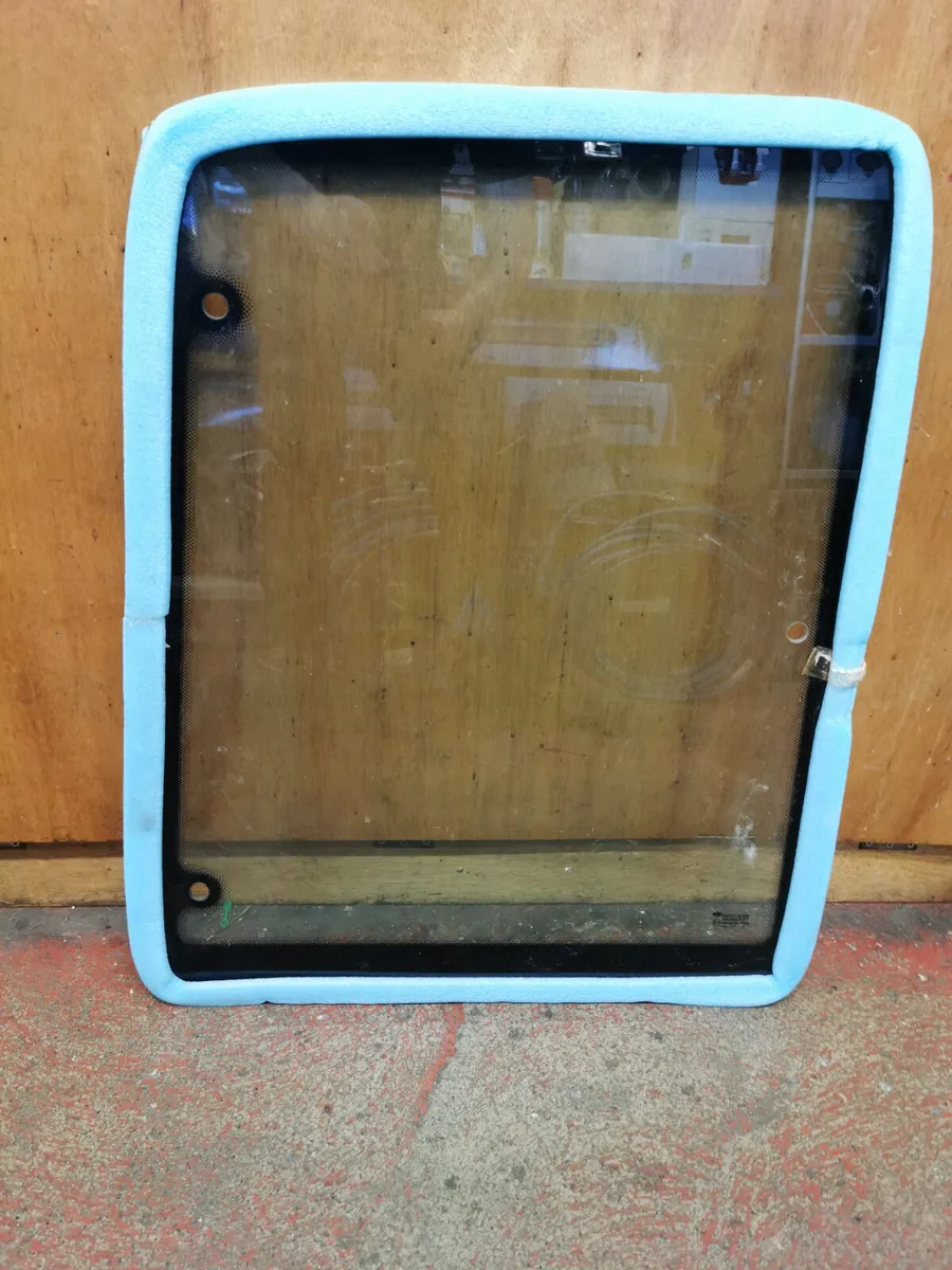New Holland Side Glass - Image 1