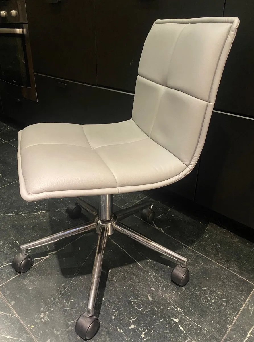 Office chair - Image 2