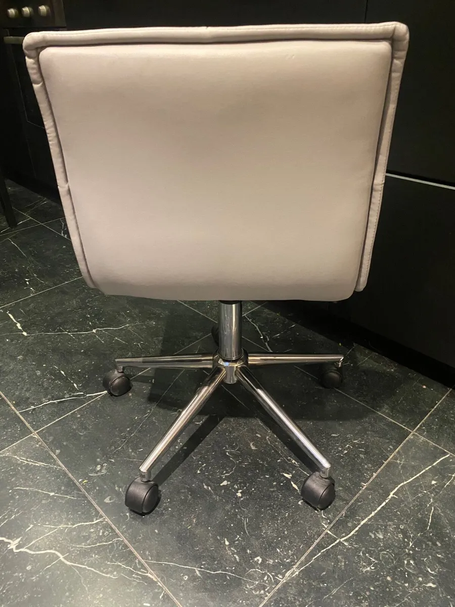 Office chair - Image 3