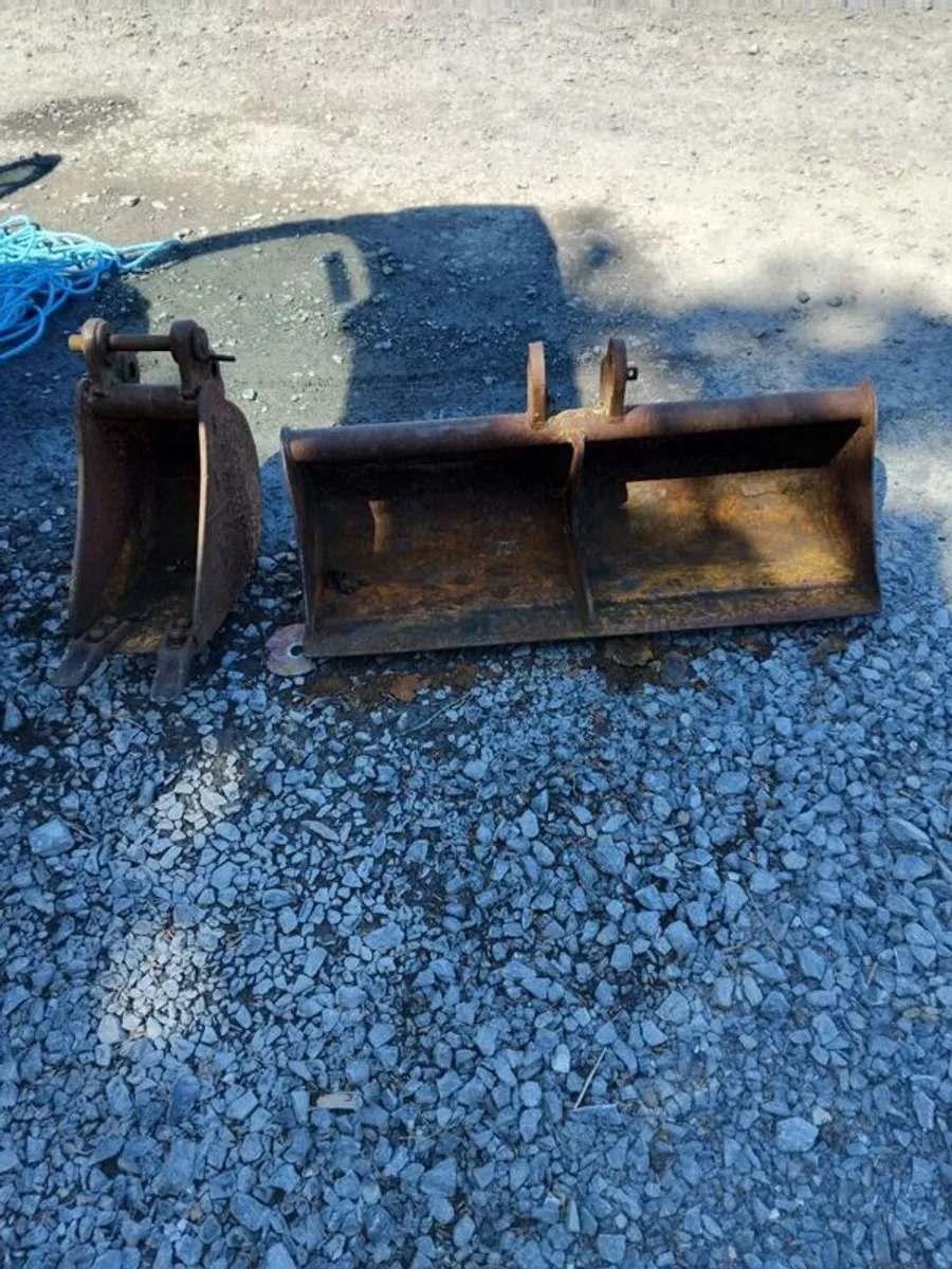 2 digger buckets 8 inches and 30 inches - Image 1