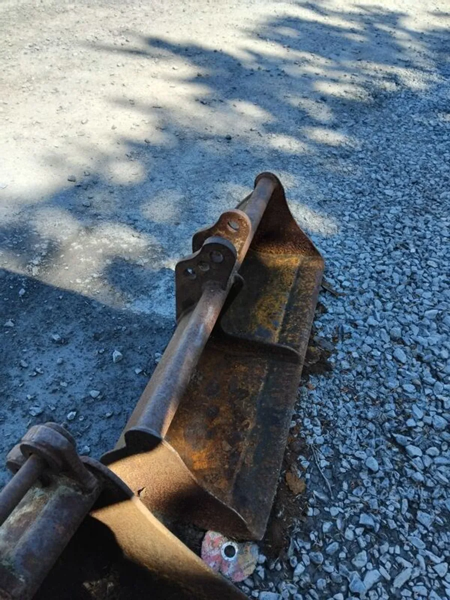 2 digger buckets 8 inches and 30 inches - Image 3